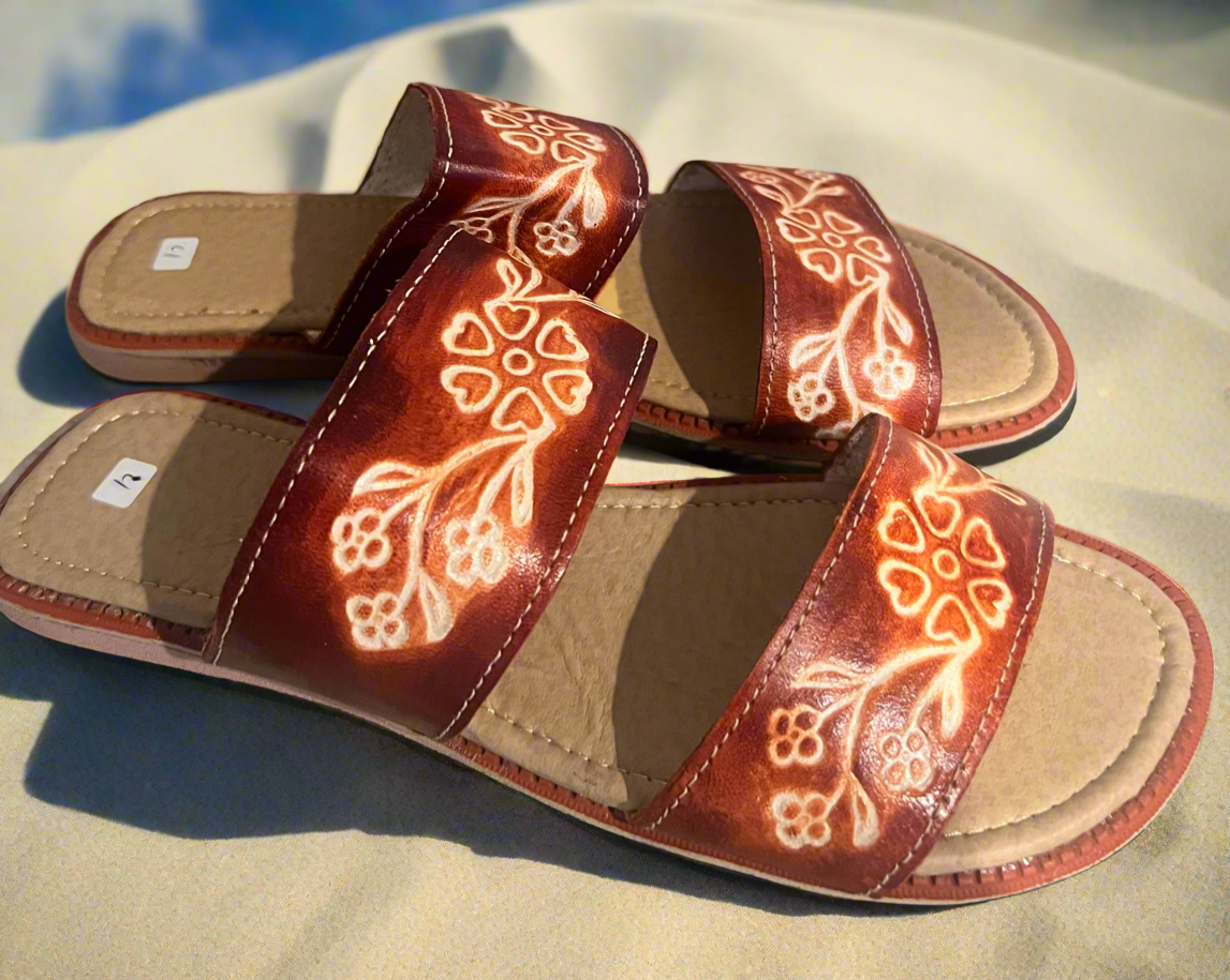 Leather sandal for women