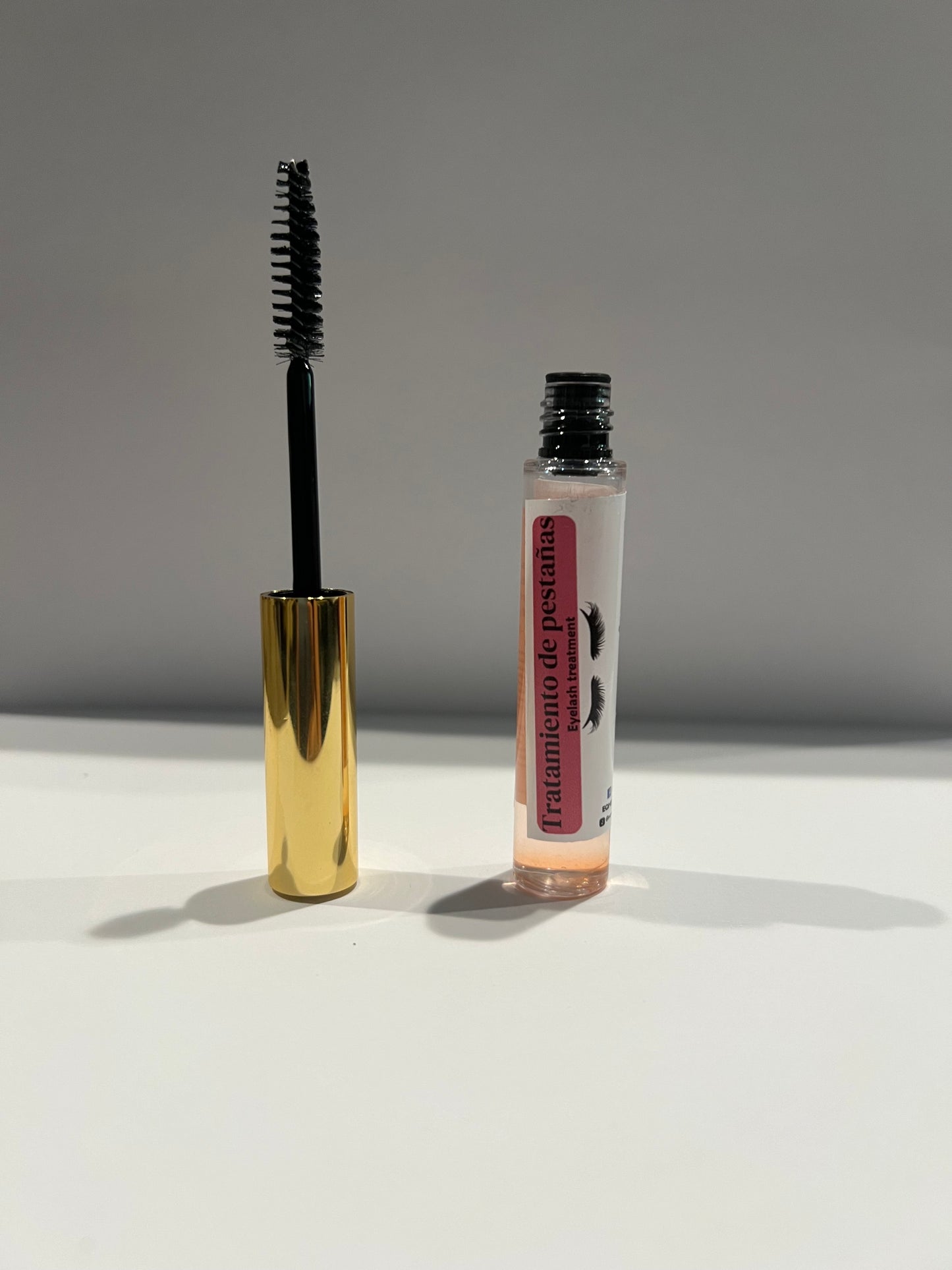 Eyelash oil stimulates growth